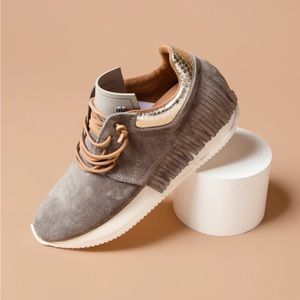 EsseUtEsse Grey Suede Fringe Sneaker in Plaster